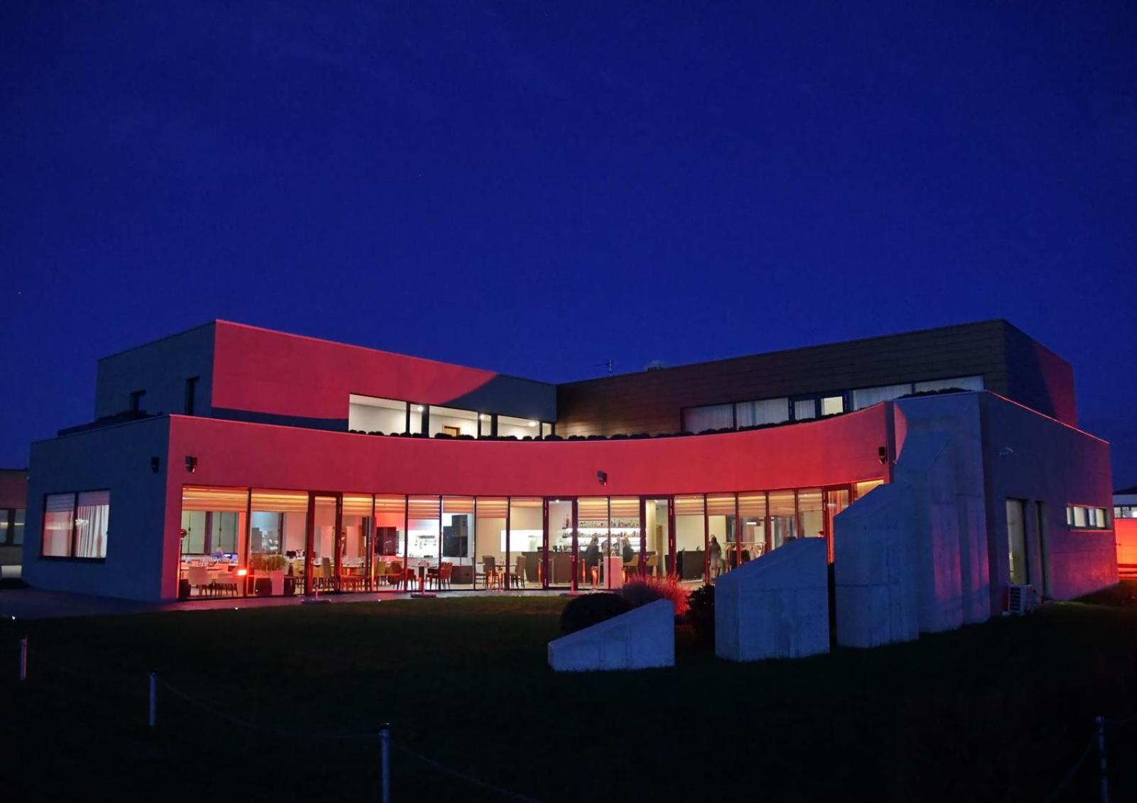 Mg Restaurace/Luxury Apartments Mladá Boleslav Dış mekan fotoğraf