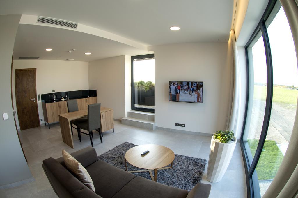 Mg Restaurace/Luxury Apartments Mladá Boleslav Dış mekan fotoğraf