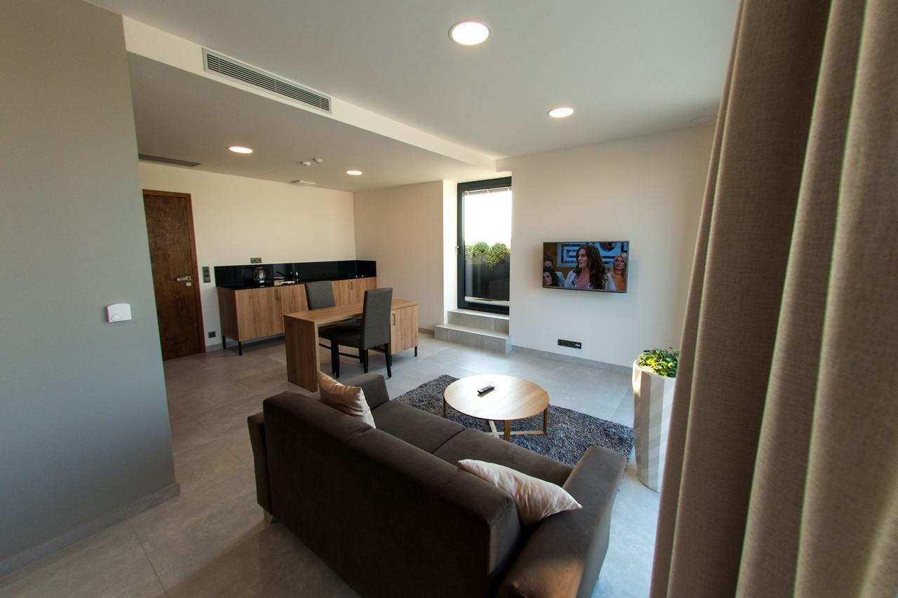 Mg Restaurace/Luxury Apartments Mladá Boleslav Dış mekan fotoğraf