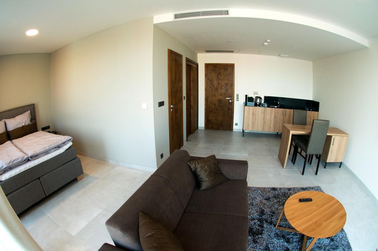 Mg Restaurace/Luxury Apartments Mladá Boleslav Dış mekan fotoğraf